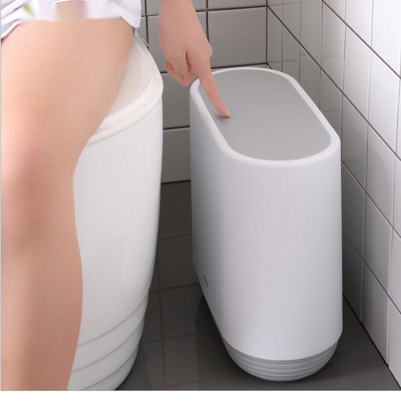 Pressing type trash can