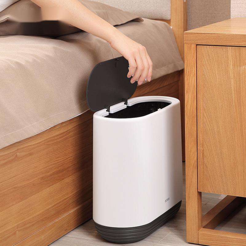 Pressing type trash can