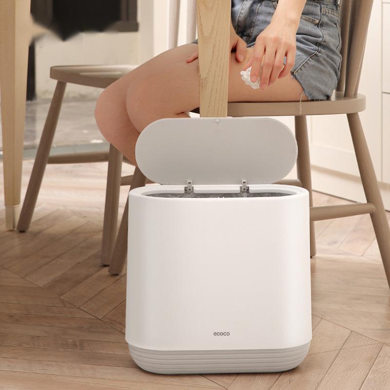 Pressing type trash can